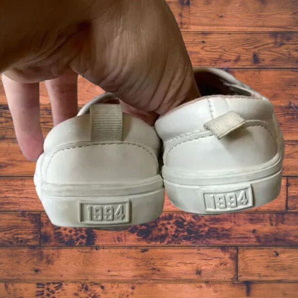 5 for $25🔥Old Navy Off White Slip On Sneakers Baby Size 5 - Picture 4 of 7